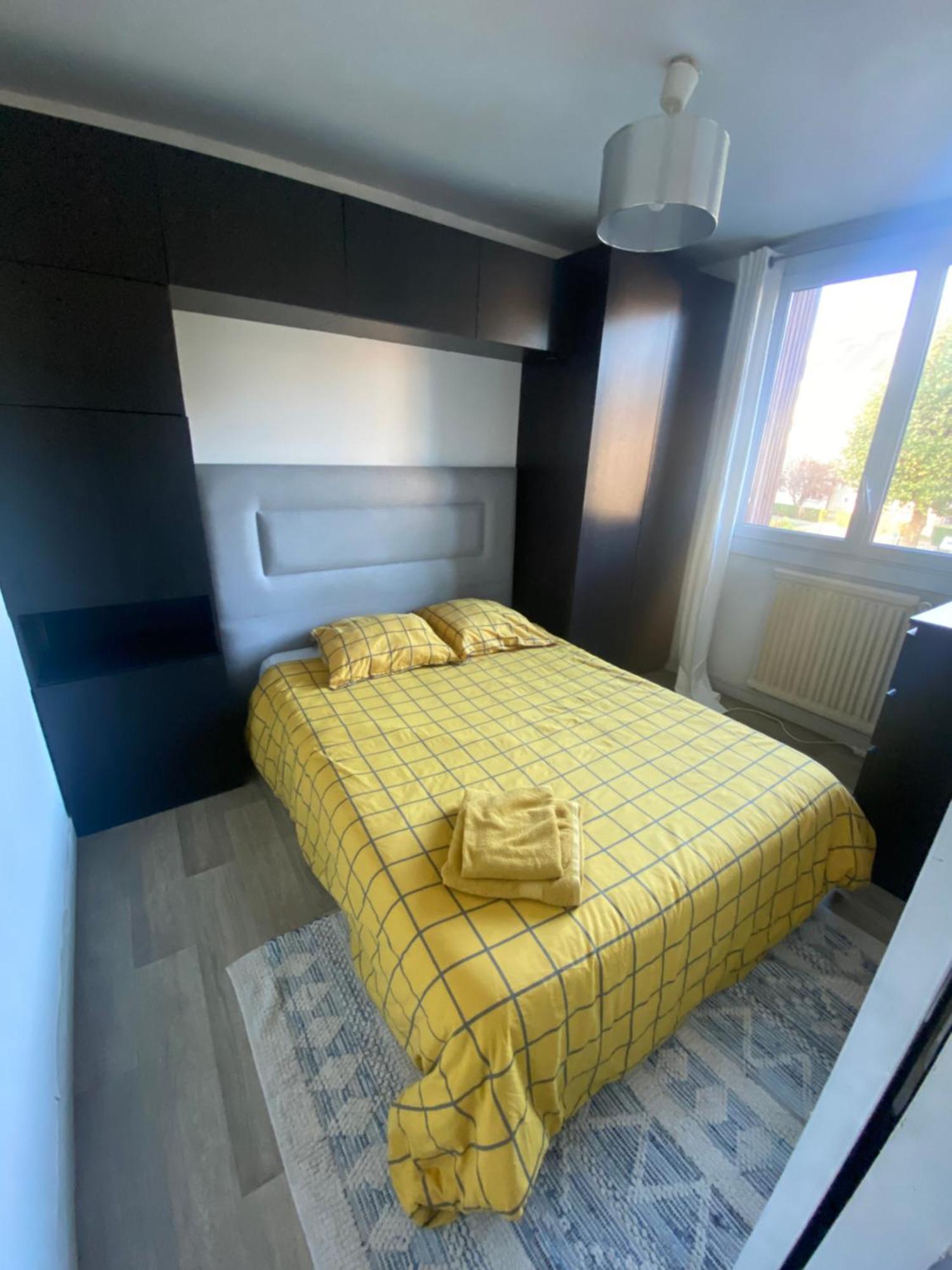 Bel Appartement Spacieux ,Convivial De 3 Chambres Avec Parking Prive Secure Caen Kültér fotó