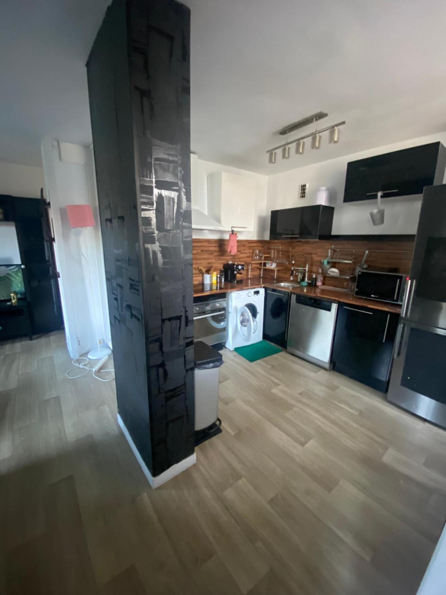 Bel Appartement Spacieux ,Convivial De 3 Chambres Avec Parking Prive Secure Caen Kültér fotó