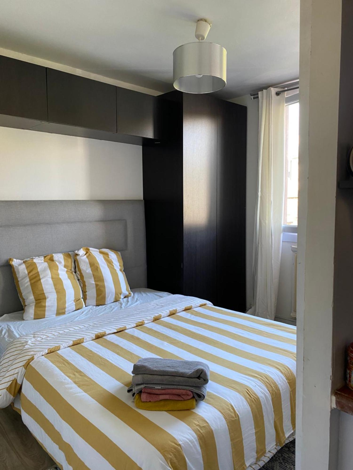 Bel Appartement Spacieux ,Convivial De 3 Chambres Avec Parking Prive Secure Caen Kültér fotó