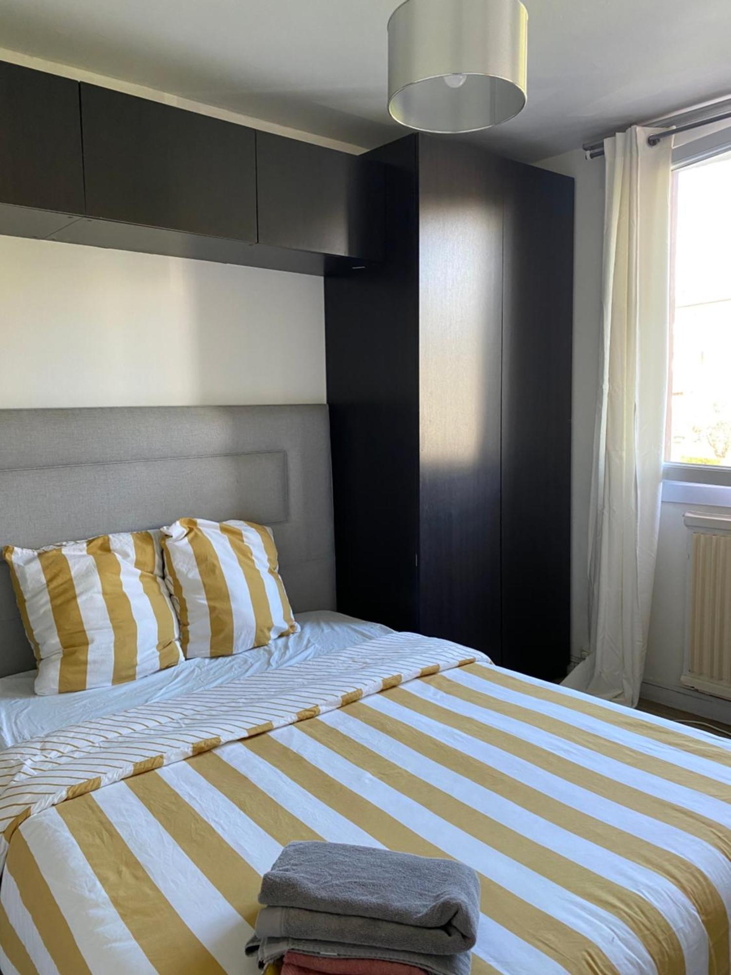 Bel Appartement Spacieux ,Convivial De 3 Chambres Avec Parking Prive Secure Caen Kültér fotó