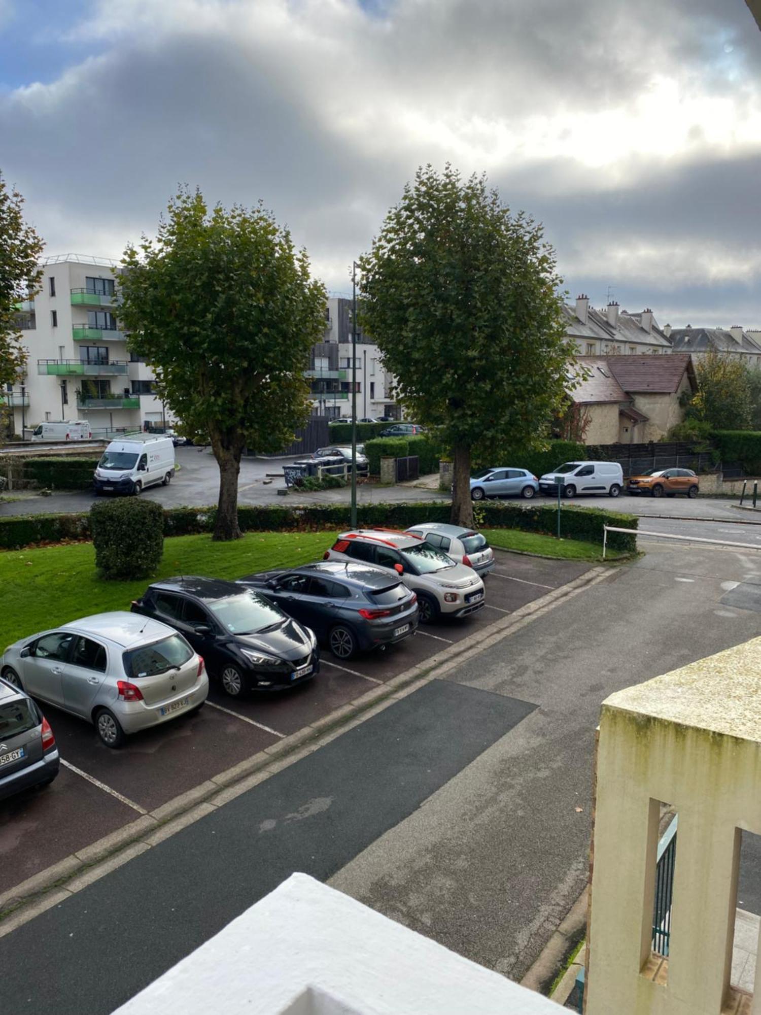 Bel Appartement Spacieux ,Convivial De 3 Chambres Avec Parking Prive Secure Caen Kültér fotó