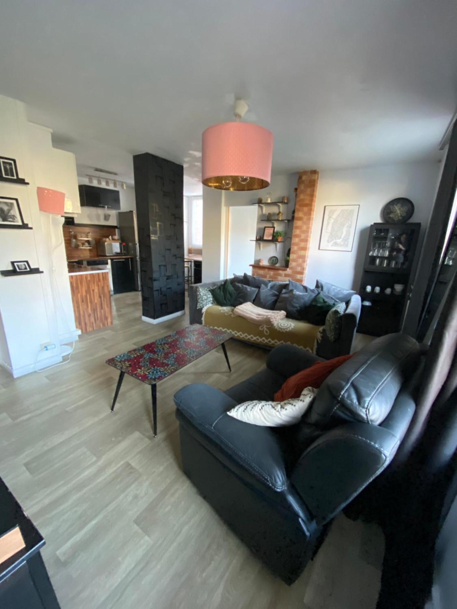 Bel Appartement Spacieux ,Convivial De 3 Chambres Avec Parking Prive Secure Caen Kültér fotó