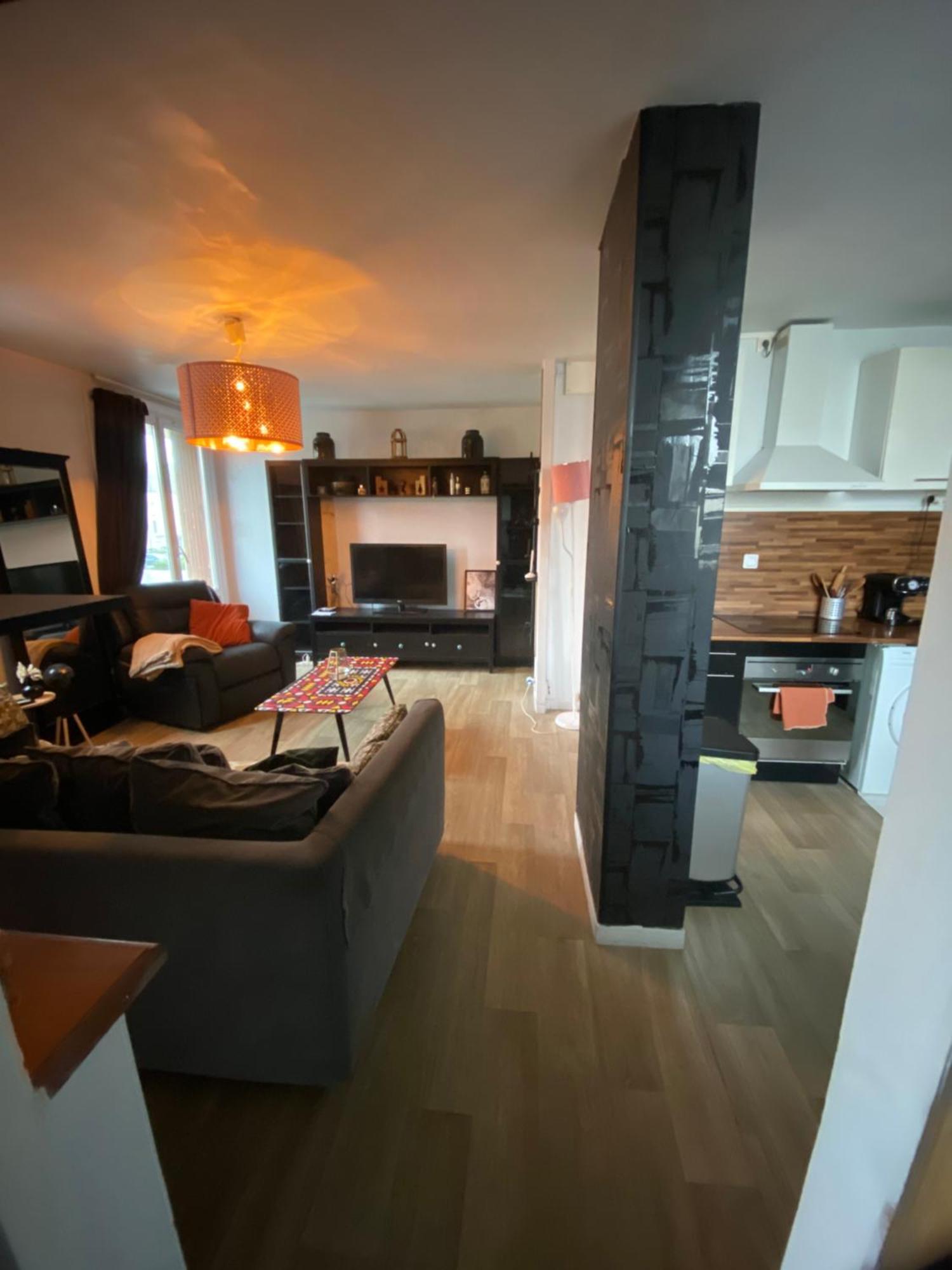 Bel Appartement Spacieux ,Convivial De 3 Chambres Avec Parking Prive Secure Caen Kültér fotó