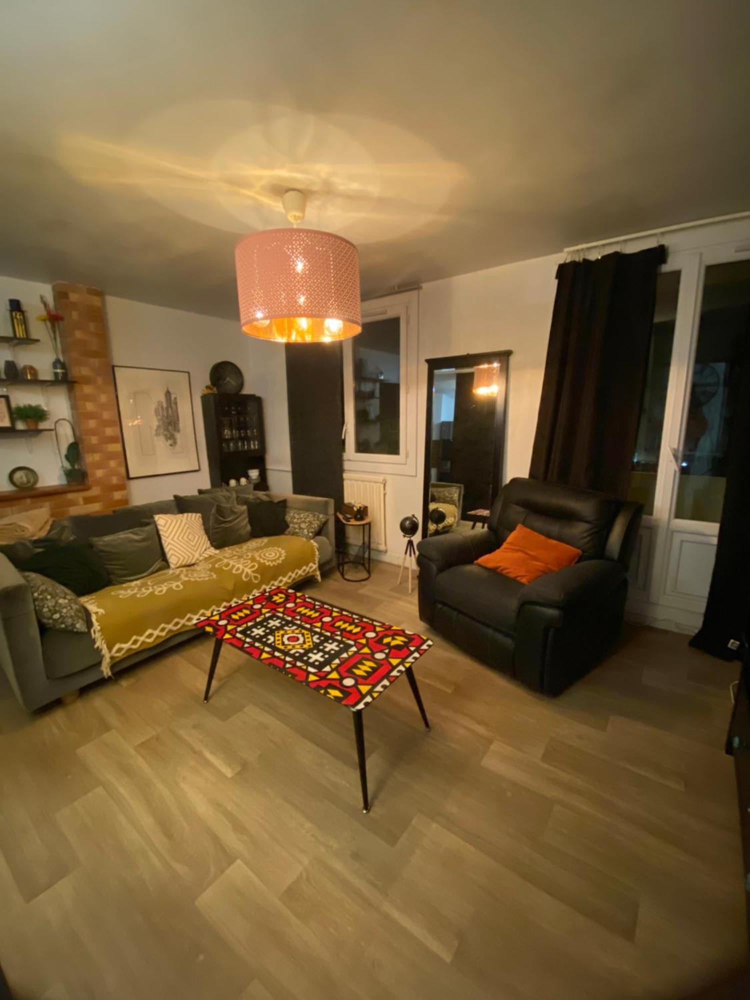 Bel Appartement Spacieux ,Convivial De 3 Chambres Avec Parking Prive Secure Caen Kültér fotó