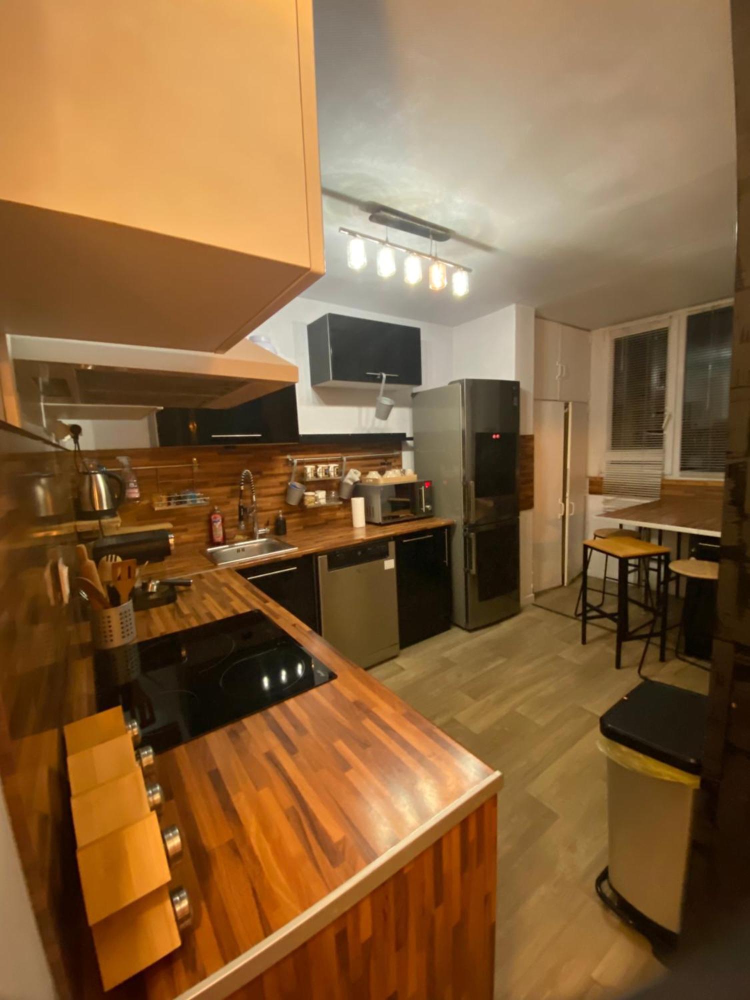 Bel Appartement Spacieux ,Convivial De 3 Chambres Avec Parking Prive Secure Caen Kültér fotó