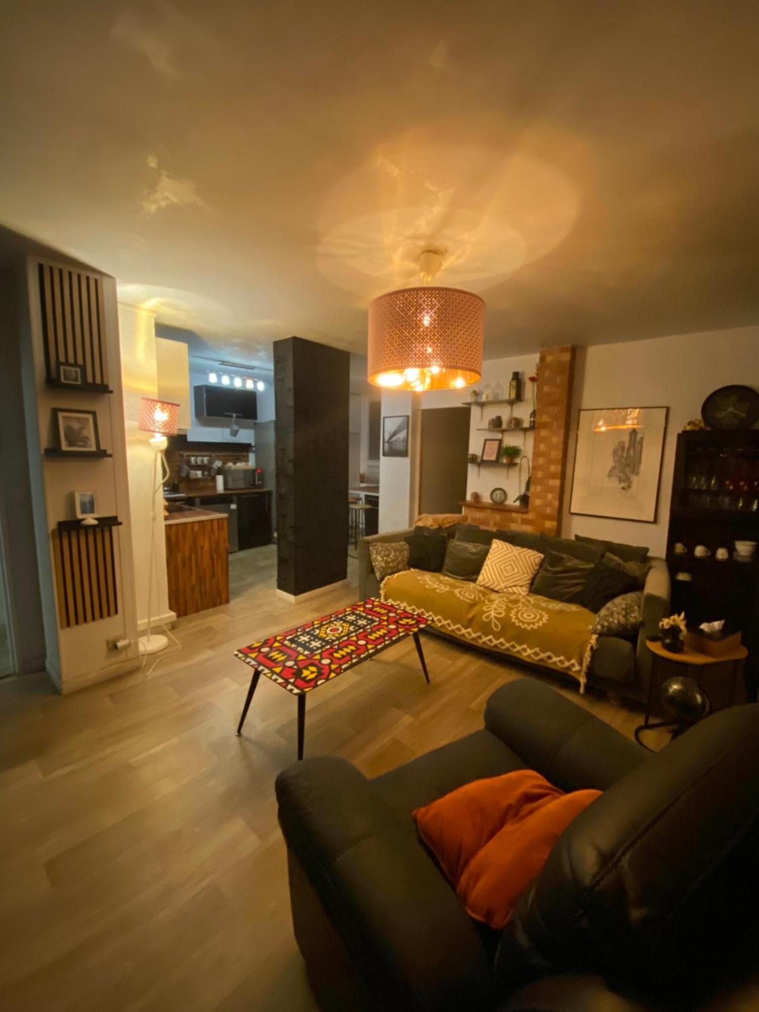 Bel Appartement Spacieux ,Convivial De 3 Chambres Avec Parking Prive Secure Caen Kültér fotó