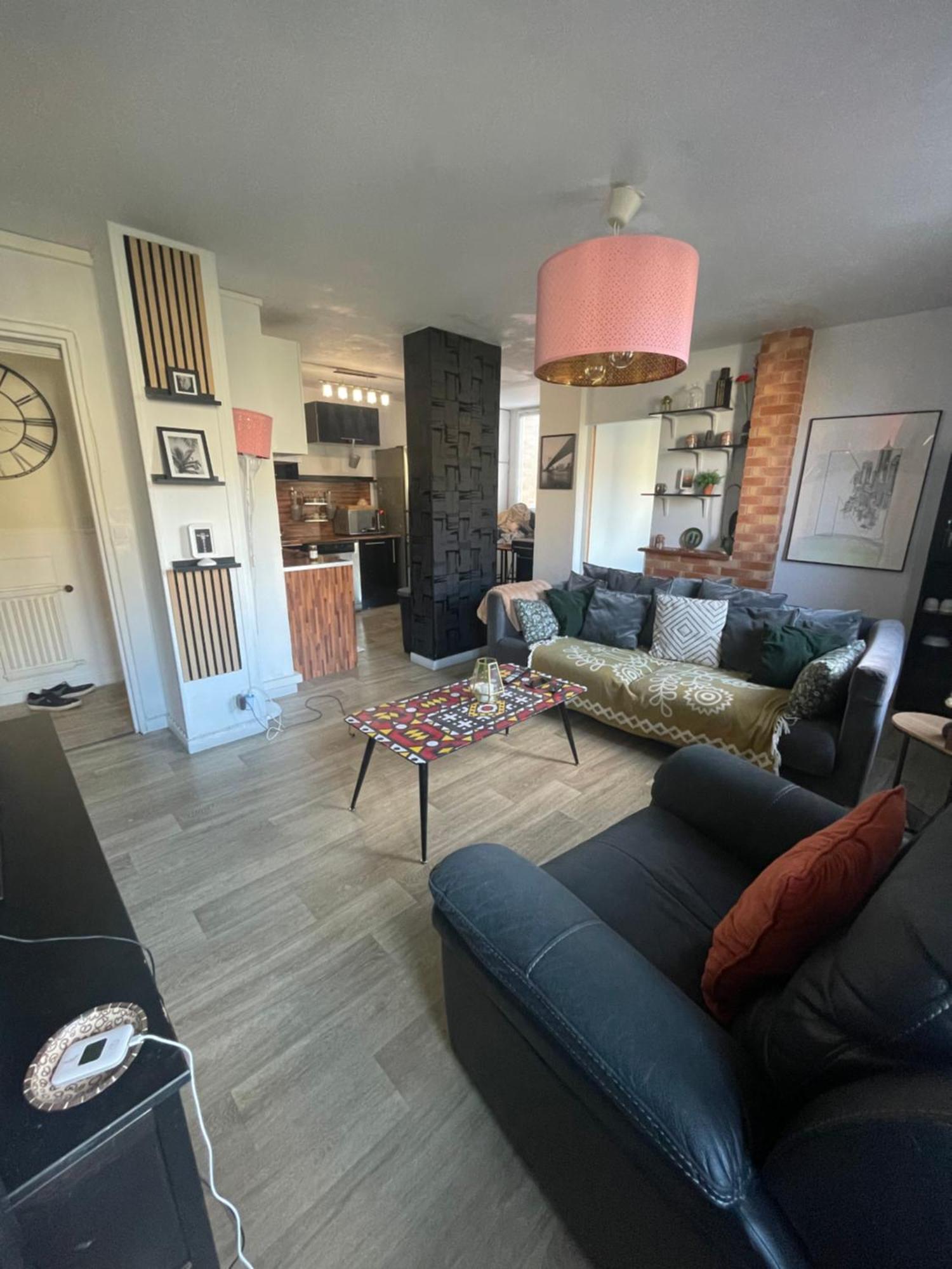 Bel Appartement Spacieux ,Convivial De 3 Chambres Avec Parking Prive Secure Caen Kültér fotó