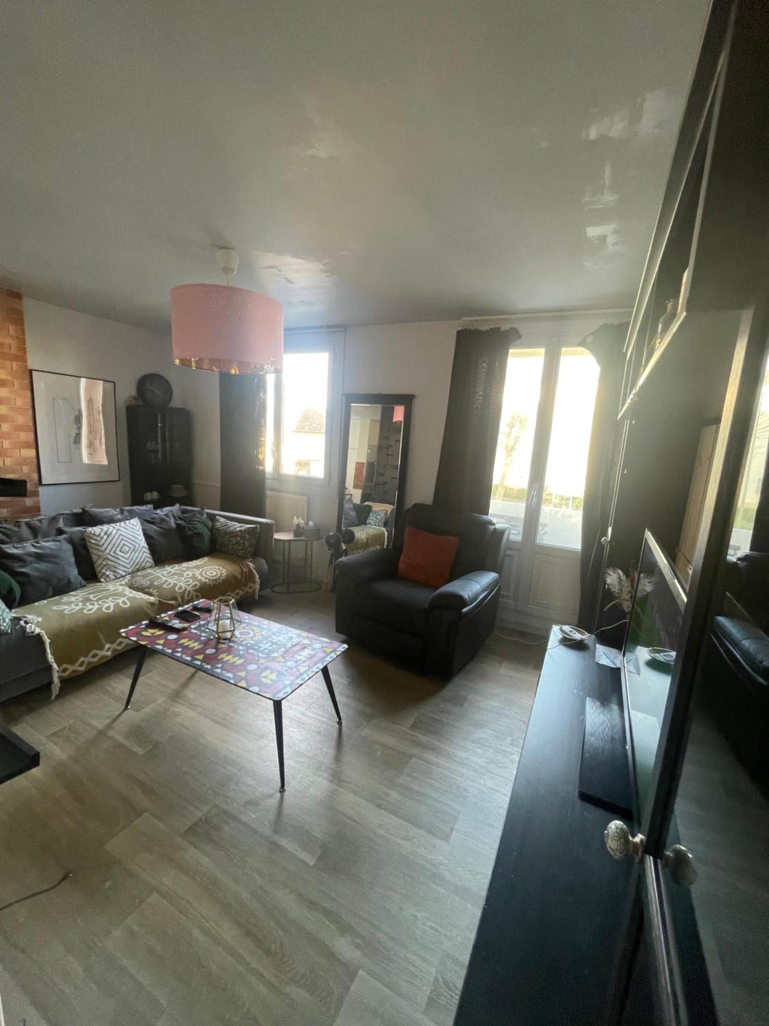 Bel Appartement Spacieux ,Convivial De 3 Chambres Avec Parking Prive Secure Caen Kültér fotó