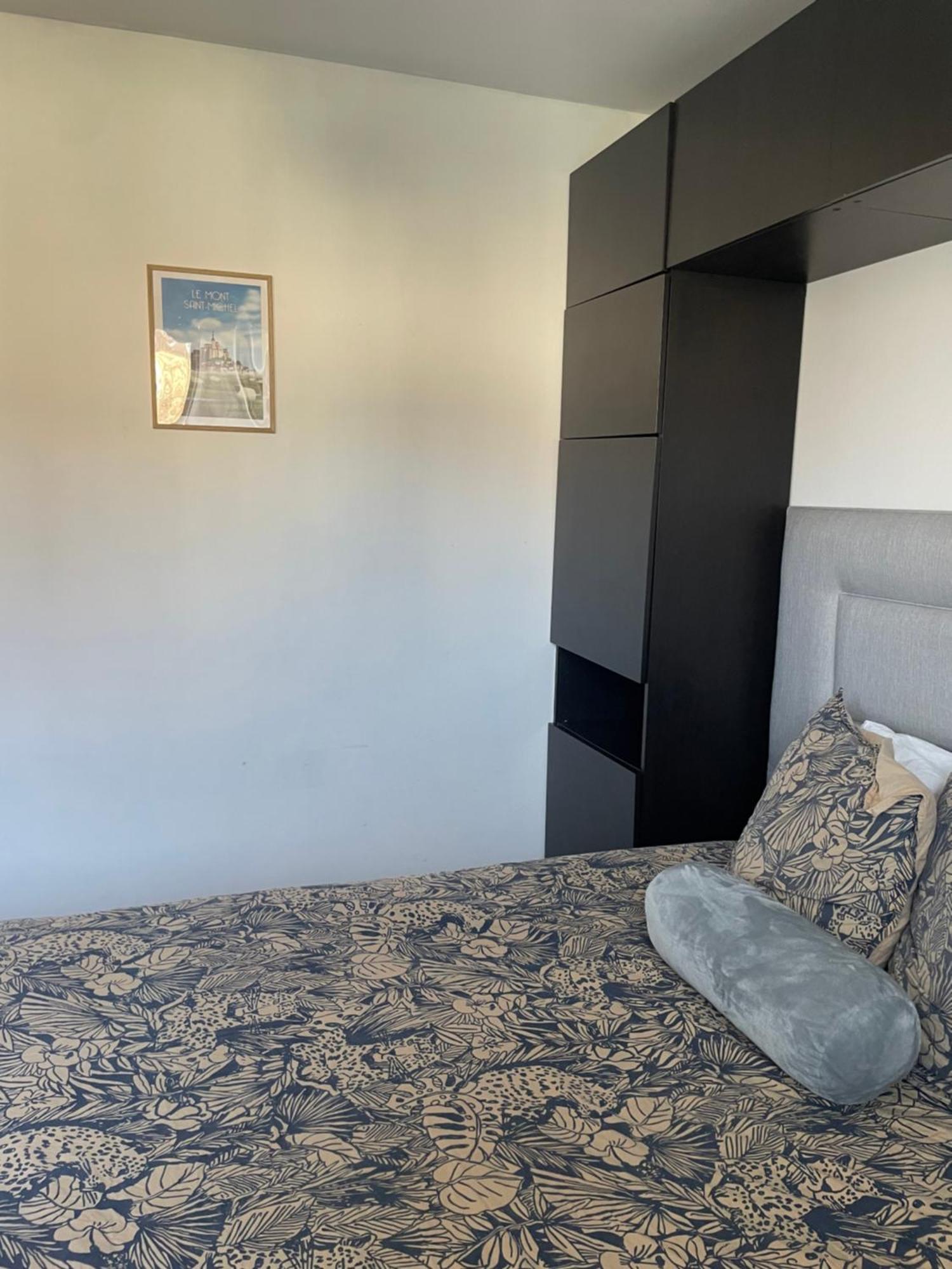 Bel Appartement Spacieux ,Convivial De 3 Chambres Avec Parking Prive Secure Caen Kültér fotó